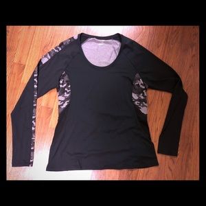 Fabletics top